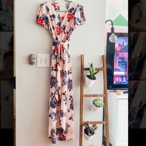 Floral XS maxi dress with belt!